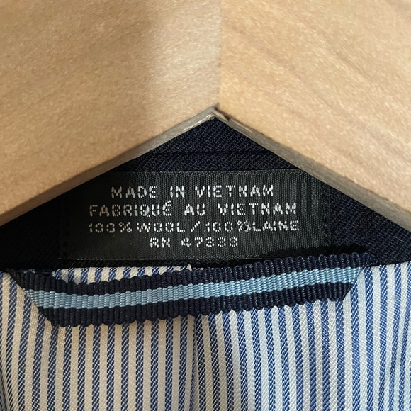 Tommy Hilfiger 100% Wool Suit, Jacket Size 36R Pants Size 30R Black EUC - Picture 2 of 16